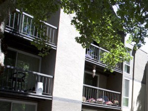 Sundance West Apartments Reno NV Walkway